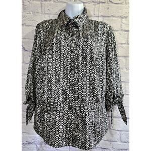 I.N. Studio Woman Black White Filigree Print Button Up Top 1X Plus Satin
